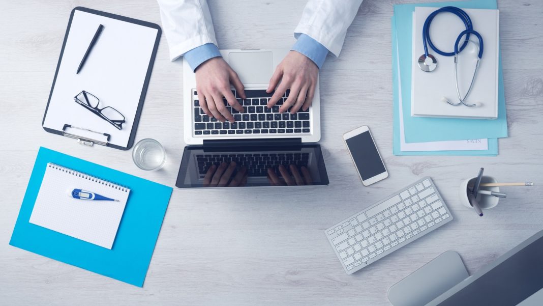 La Revolución Digital en la Salud Chilena: Beneficios y Desafíos de la Nueva Ficha Clínica Interoperable
