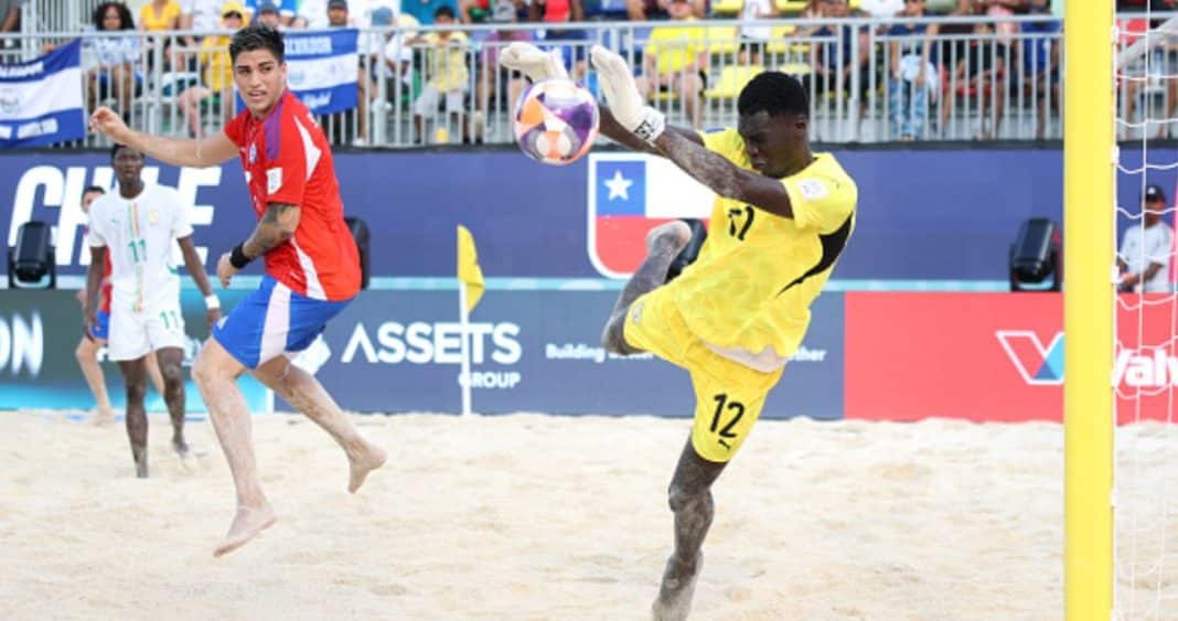 La Roja del Fútbol Playa Dice Adiós a su Debut Mundial Tras Caer Ante Senegal
