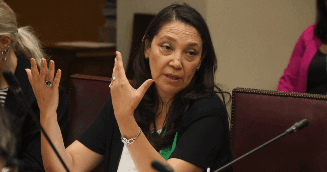 Ministra Lobos Denunciada por Interferir en Investigación Fiscal sobre Presidente Boric