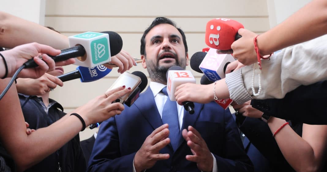 Ministro Gajardo Defiende la Independencia de la Justicia Ante Acusaciones del Frente Amplio