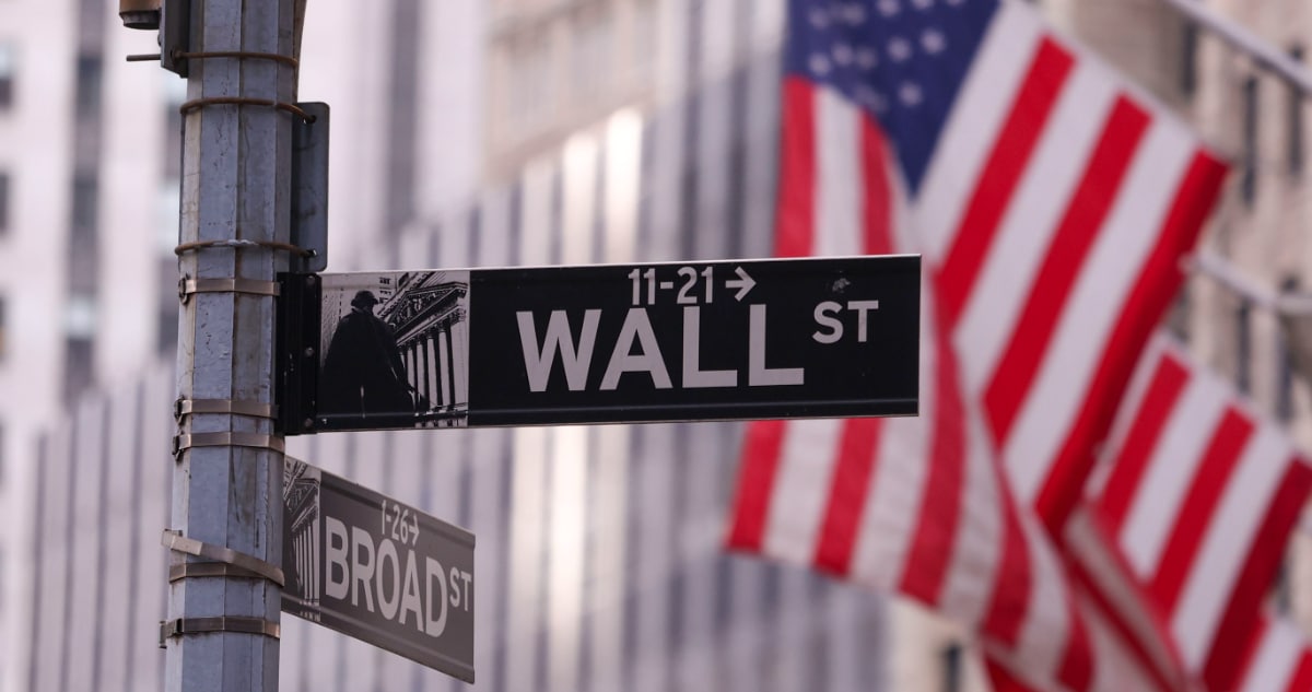 Optimismo en Wall Street tras Fallo Judicial Que Bloquea Aranceles de Trump