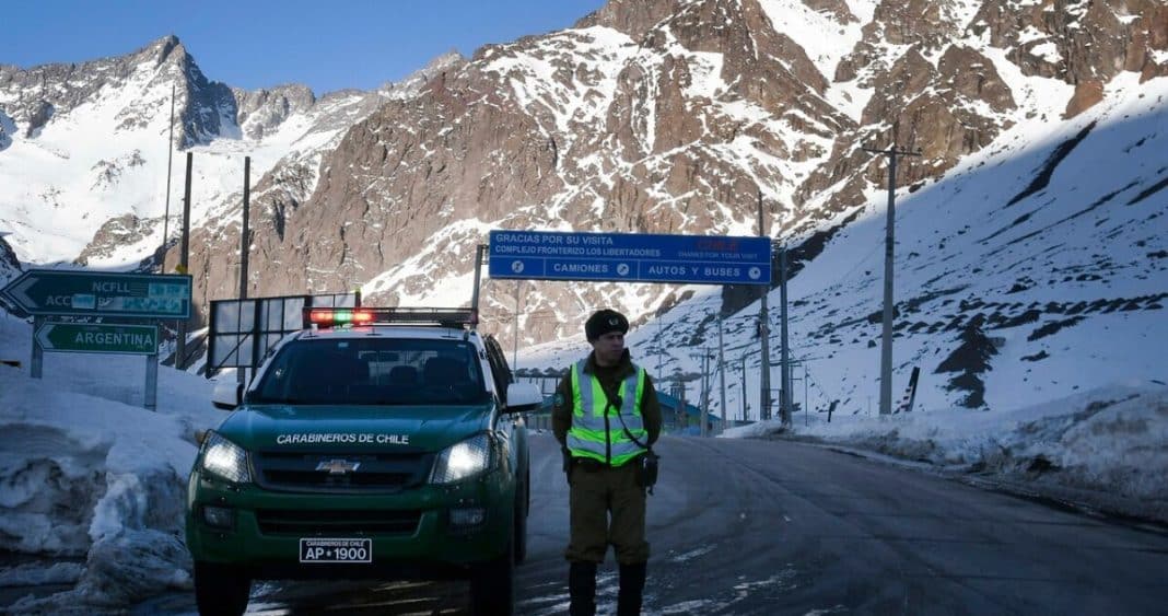 Paso Los Libertadores Cerrado por Condiciones Climáticas Adversas en la Cordillera