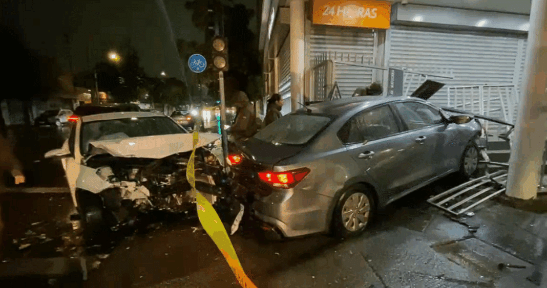 Persecución Policial Termina en Choque y Detención de 3 Sospechosos en Santiago