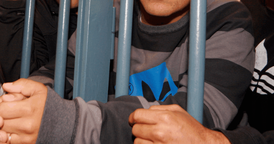 Prófugo Logra Escapar de Comisaría Tras Forzar Barrotes en Valparaíso