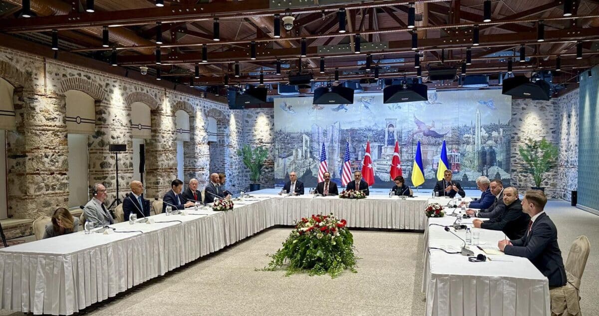 Rusia y Ucrania Negocian en Turquía: Avances Hacia la Paz