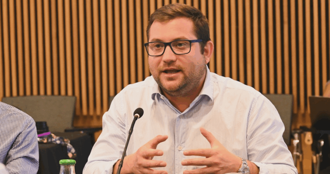 Sebastián Naveillán: Defendiendo la Libertad y la Seguridad Agroalimentaria de Chile