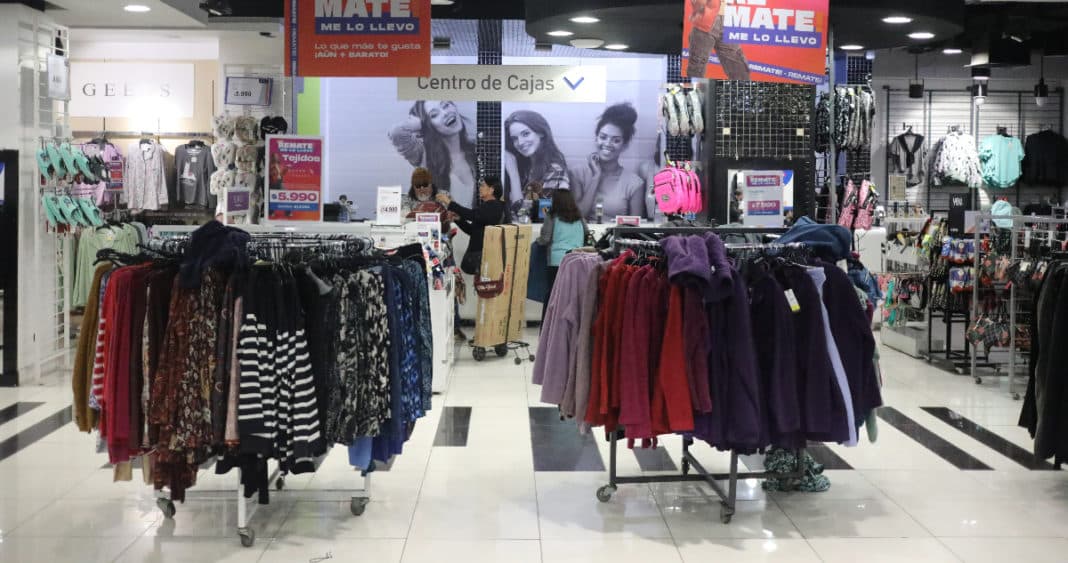 Sernac Defiende los Derechos de los Consumidores: Retiro en Tienda Debe Ser Gratuito