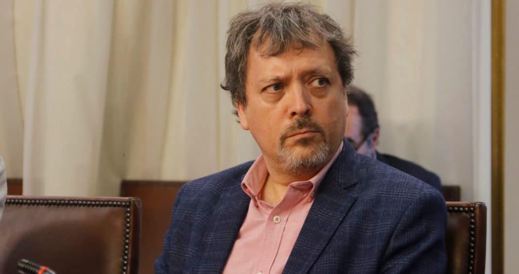 Subsecretario Salas Enfrenta Acusaciones por Presentar Datos Falsos en Ley de Fraccionamiento