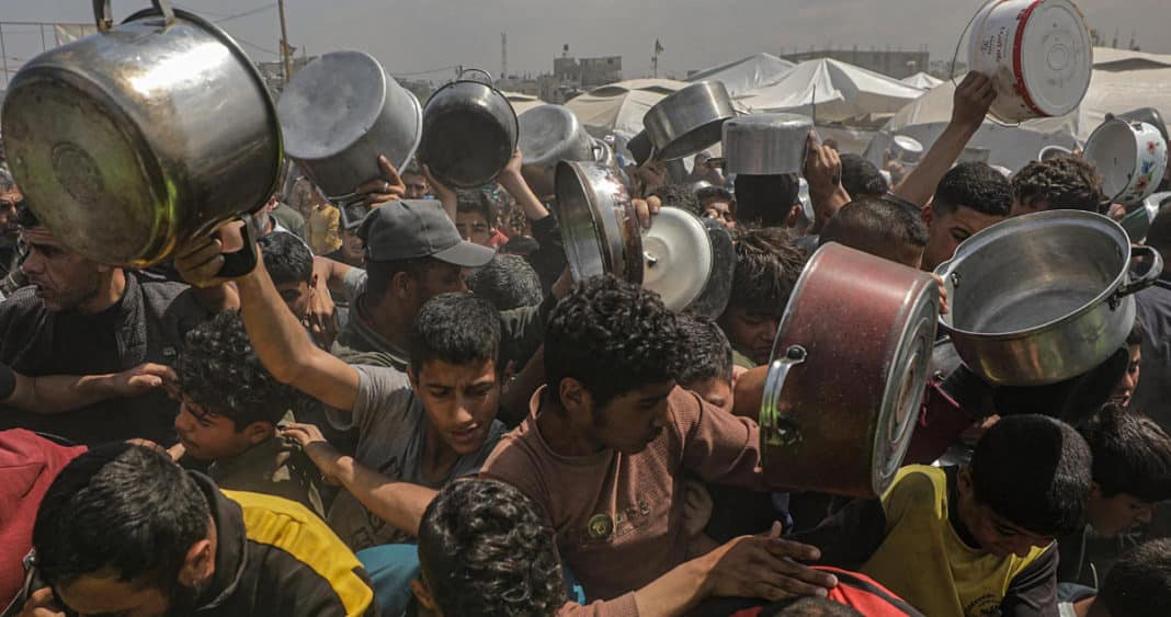 Tragedia en Gaza: Muerto y Decenas de Heridos por Disparos Israelíes Durante Reparto de Ayuda