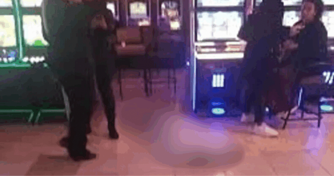 Tragedia en el Casino: Apostadores Continúan Jugando Junto al Cadáver de Mujer Fallecida