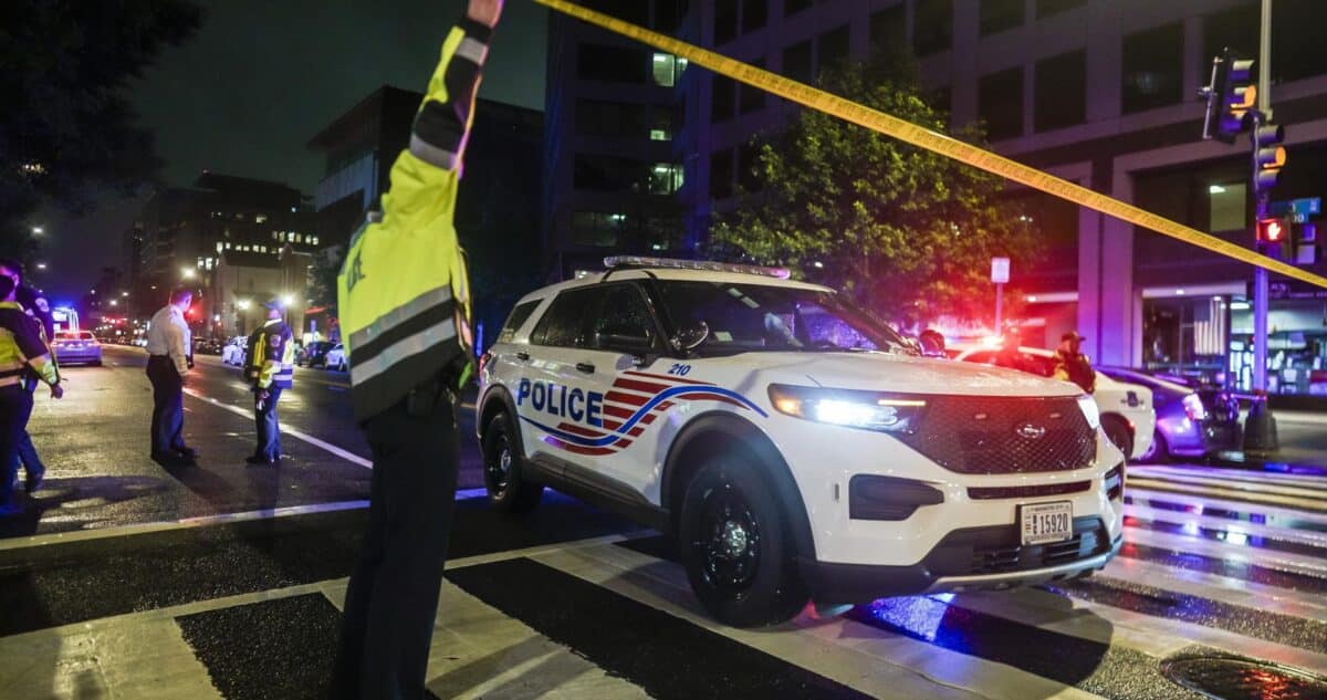 Israeli embassy staffers killed near Jewish Museum in Washington DC Trágico Ataque en la Embajada de Israel: Dos Vidas Segadas por el Odio