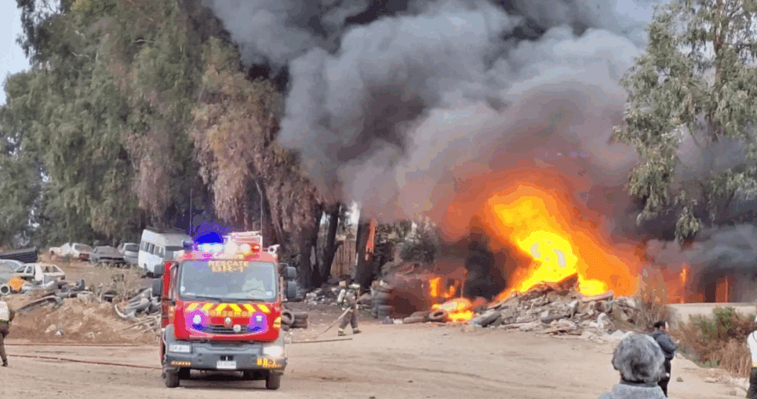 Trágico Incendio en Illapel: Una Vida Perdida y Devastación en la Comunidad