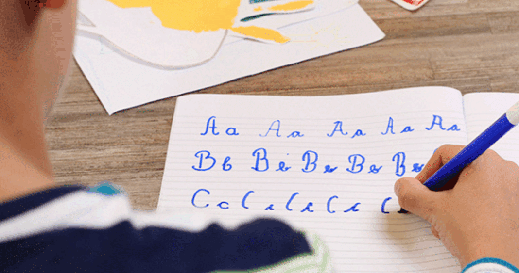 ¿Escribir a Mano vs. Teclear: Cómo Potenciar tu Aprendizaje y Memoria?