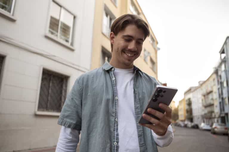 5 Razones Sorprendentes por las que tu Papá Necesita un Galaxy S25 este Día del Padre