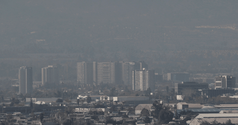 Alerta Ambiental en la Región Metropolitana: Restricciones Vehiculares Ampliadas para Combatir la Contaminación