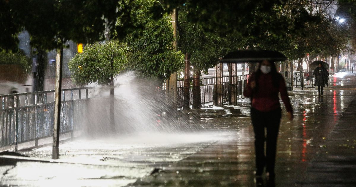 Alerta Meteorológica: Cinco Regiones Enfrentan Lluvias Intensas en Corto Plazo
