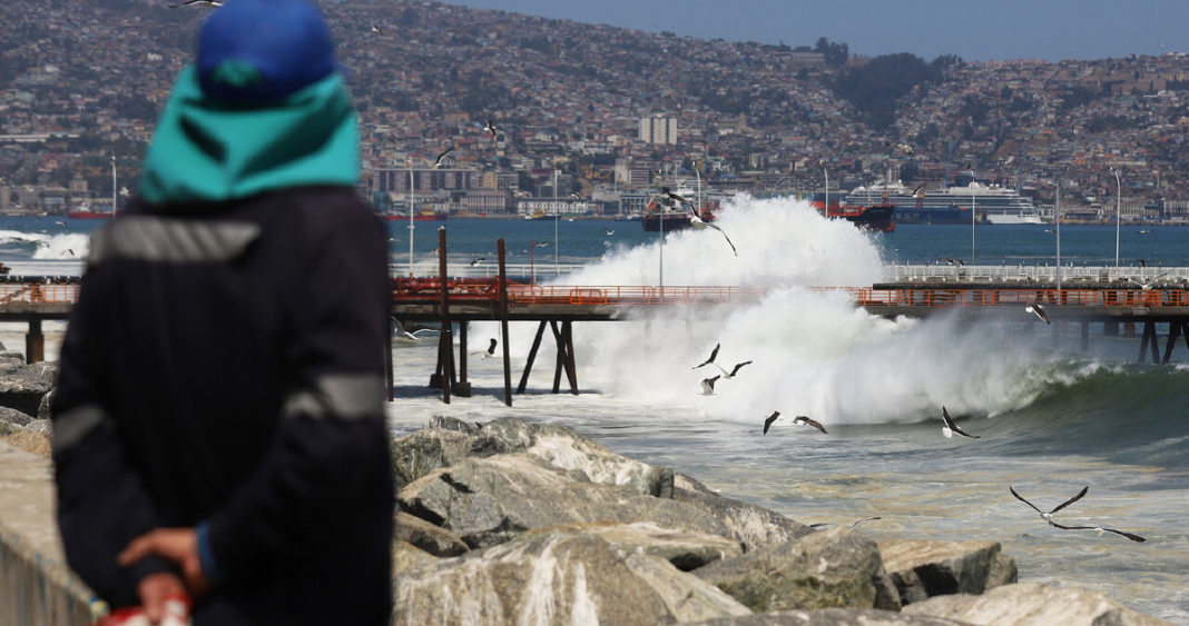Alerta de Marejadas Extremas: Armada Advierte Olas de Hasta 5 Metros en 14 Regiones