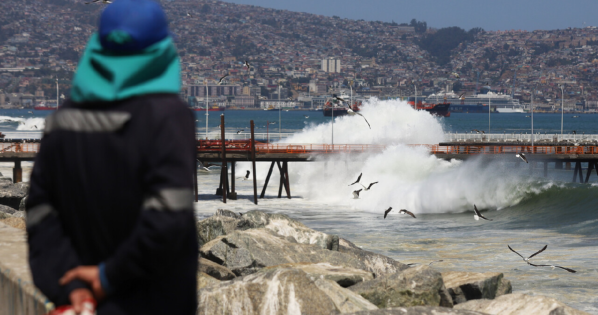 Alerta de Marejadas Extremas: Armada Advierte Olas de Hasta 5 Metros en 14 Regiones