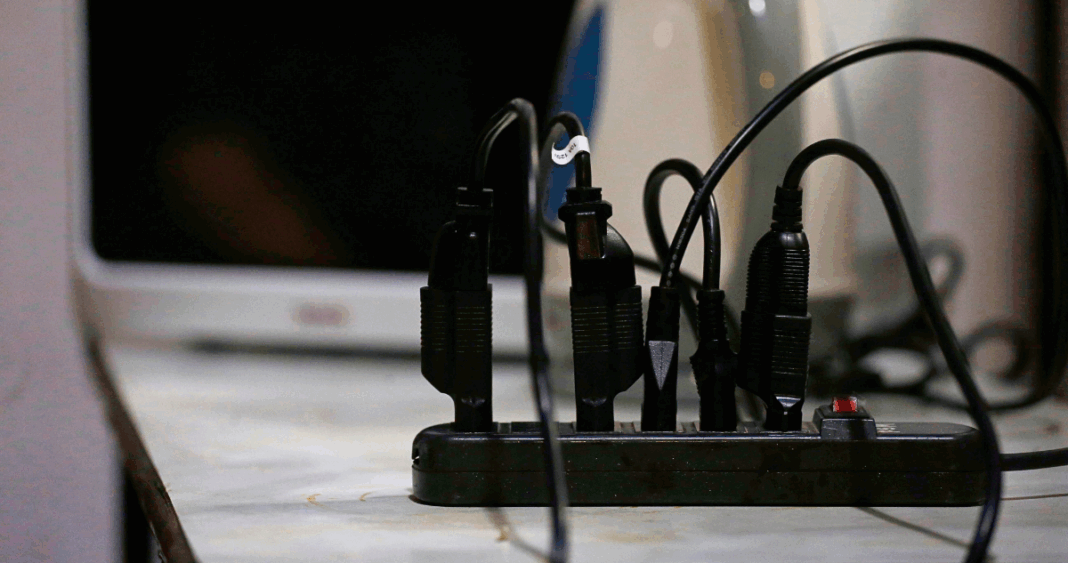 Alerta de Seguridad: Cómo Identificar y Usar Correctamente los Alargadores Eléctricos en Casa