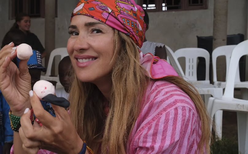 Angélica Castro Deslumbra en Menorca: Revelado el Secreto Detrás de su Radiante Apariencia