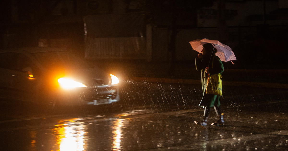 Araucanía Paralizada: Cerca de 30 Mil Hogares Sin Luz Tras Devastador Sistema Frontal