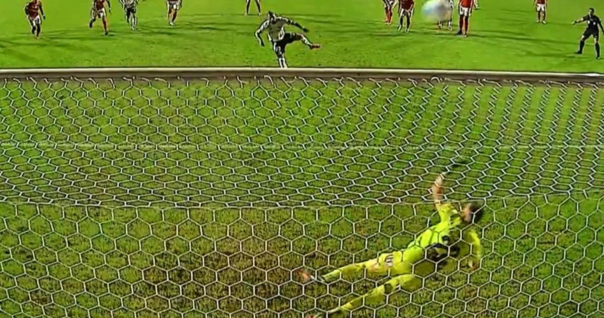 Arturo Vidal Falla Penal Clave en Empate de Colo Colo ante Iquique