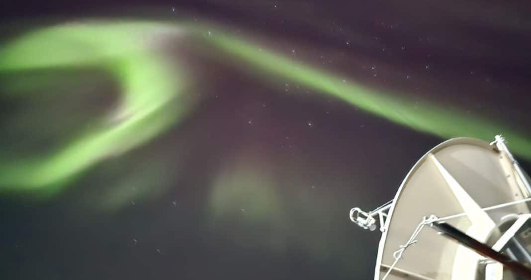 Auroras Australes: Cuando las Tormentas Solares Iluminan el Cielo del Sur