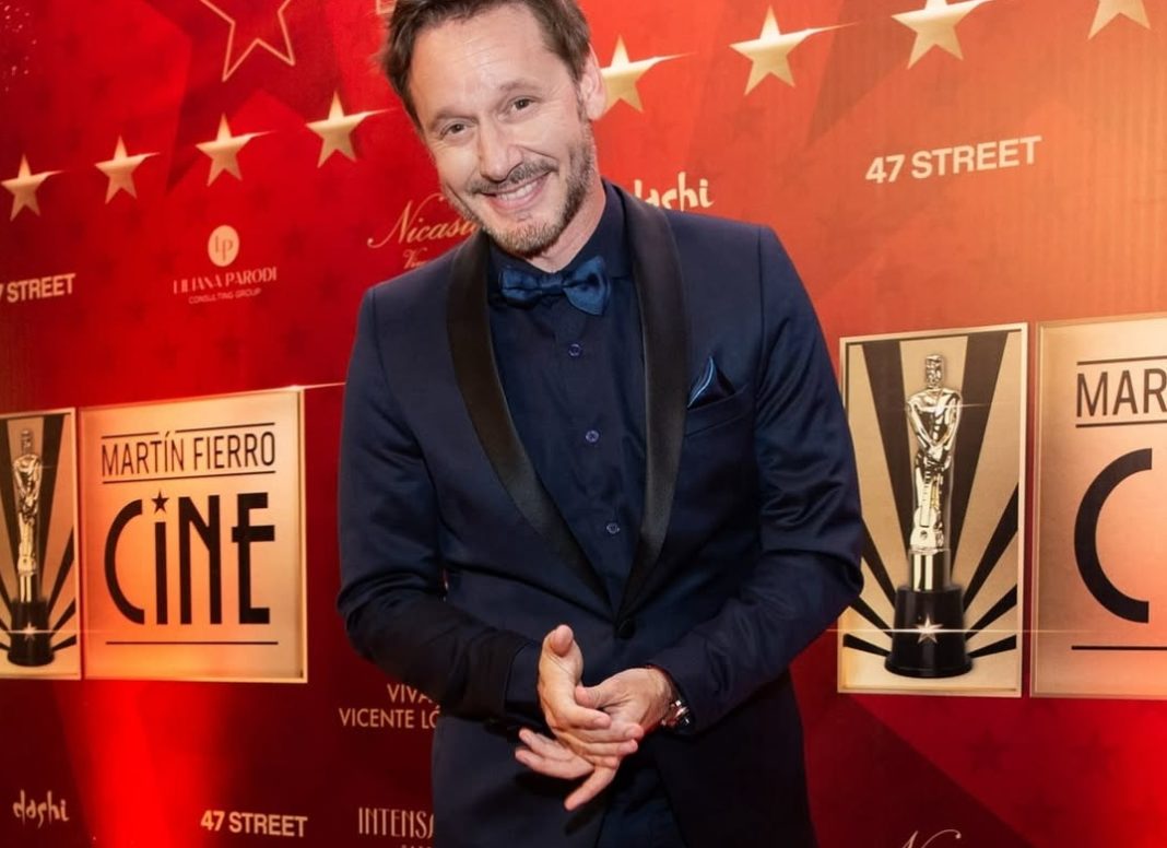 Benjamín Vicuña Sorprende con Ecografía: ¿Nuevo Hijo o Película?