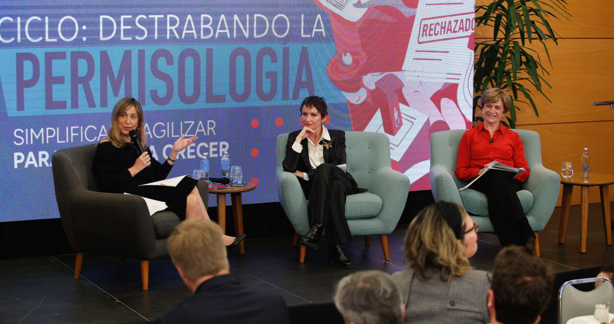 Candidatas Presidenciales Debaten Sobre Simplificar la Burocracia de Permisos para Impulsar el Crecimiento