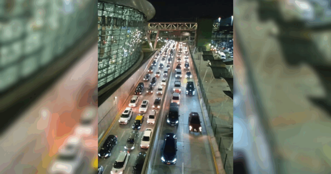 Caos en el Aeropuerto de Santiago: Reparaciones Causan Congestión Vial Extrema