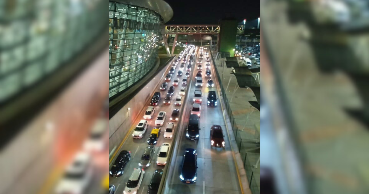 Caos en el Aeropuerto de Santiago: Reparaciones Causan Congestión Vial Extrema