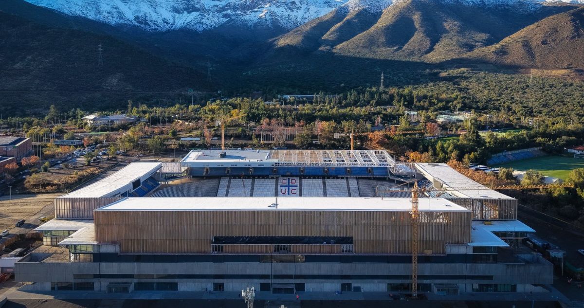 Católica acelera la apertura de su nuevo estadio y confirma salidas de jugadores