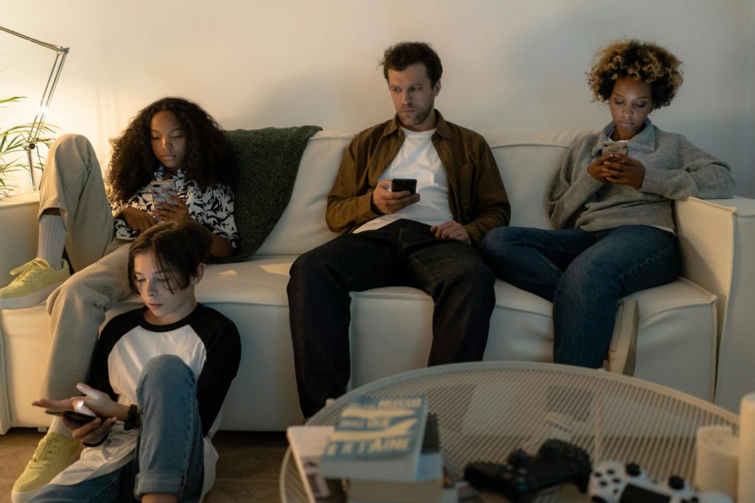 Cómo Ayudar a Tus Hijos a Superar el FOMO: Estrategias Efectivas y Prácticas