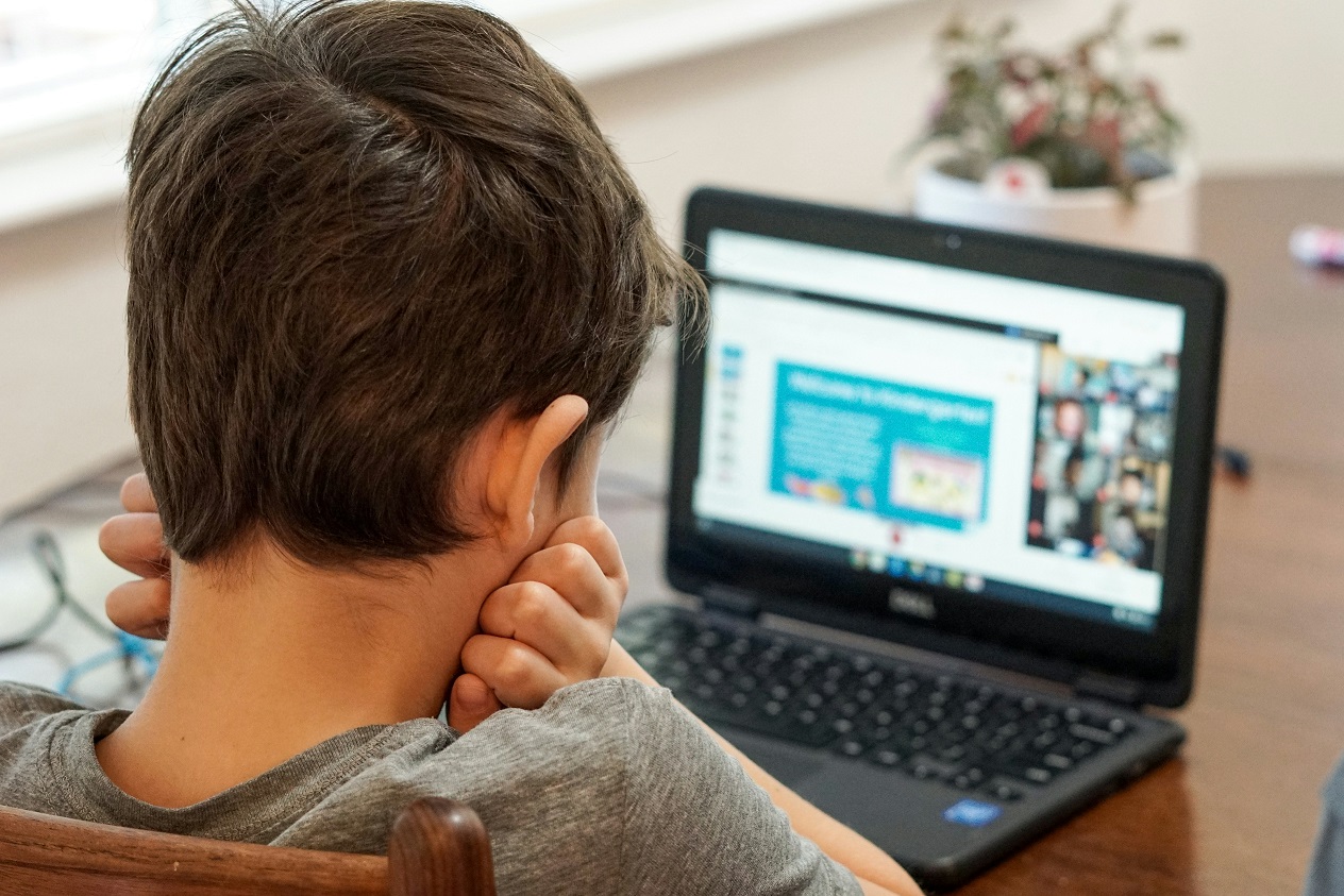 Cómo Proteger a Tus Hijos de los Riesgos Digitales: Una Guía Esencial para Padres