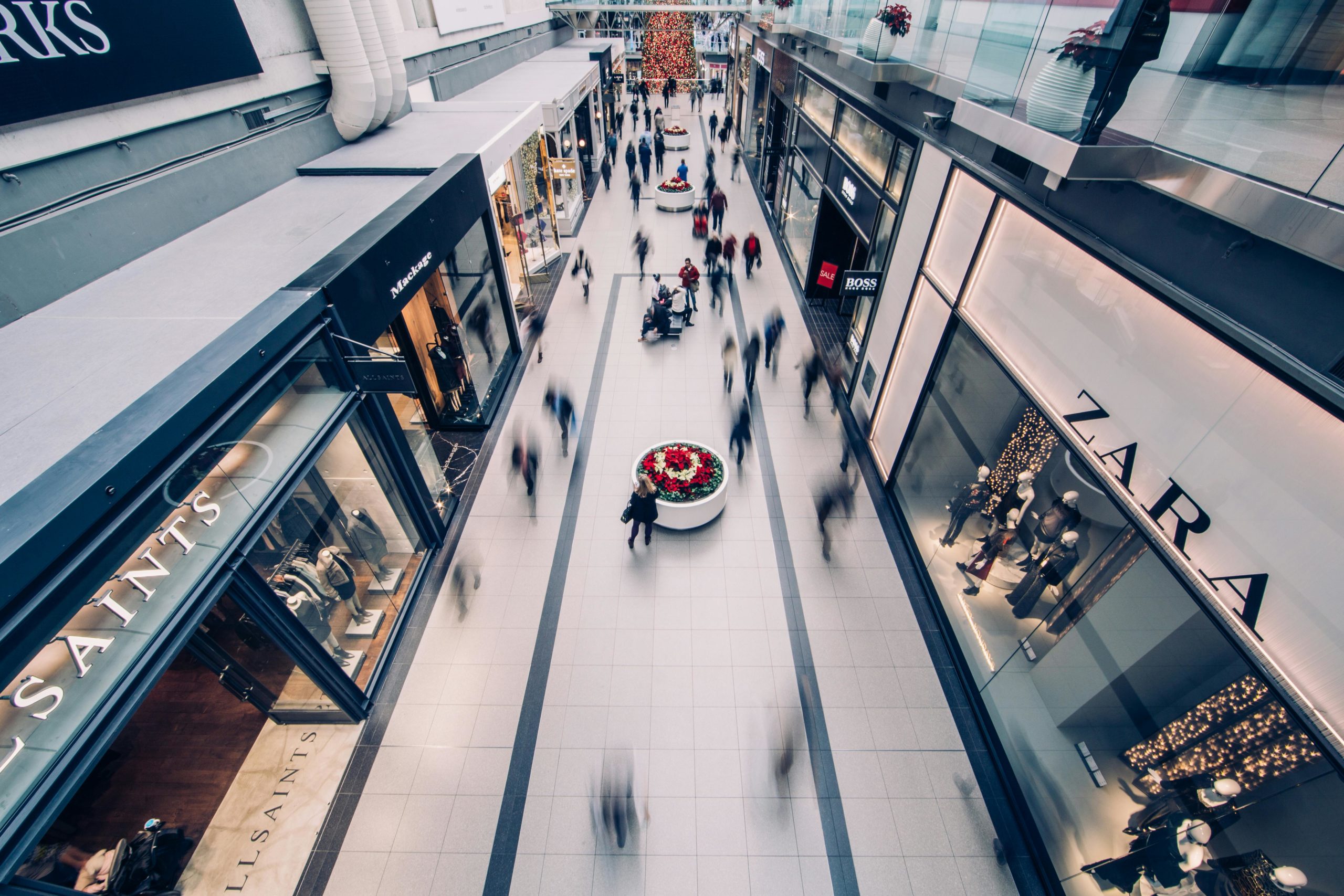 Cómo la Videovigilancia Avanzada Fortalece la Seguridad en Centros Comerciales