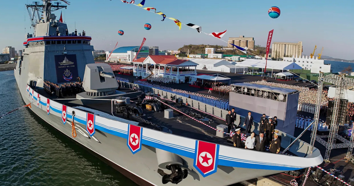 Corea del Norte Logra Reflotar su Nuevo Destructor Tras Accidente Inicial