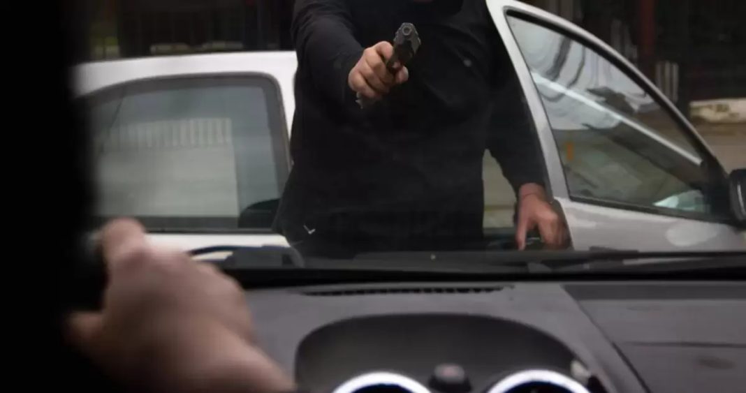 Delincuentes simulan operativo policial para robar auto en Lo Prado