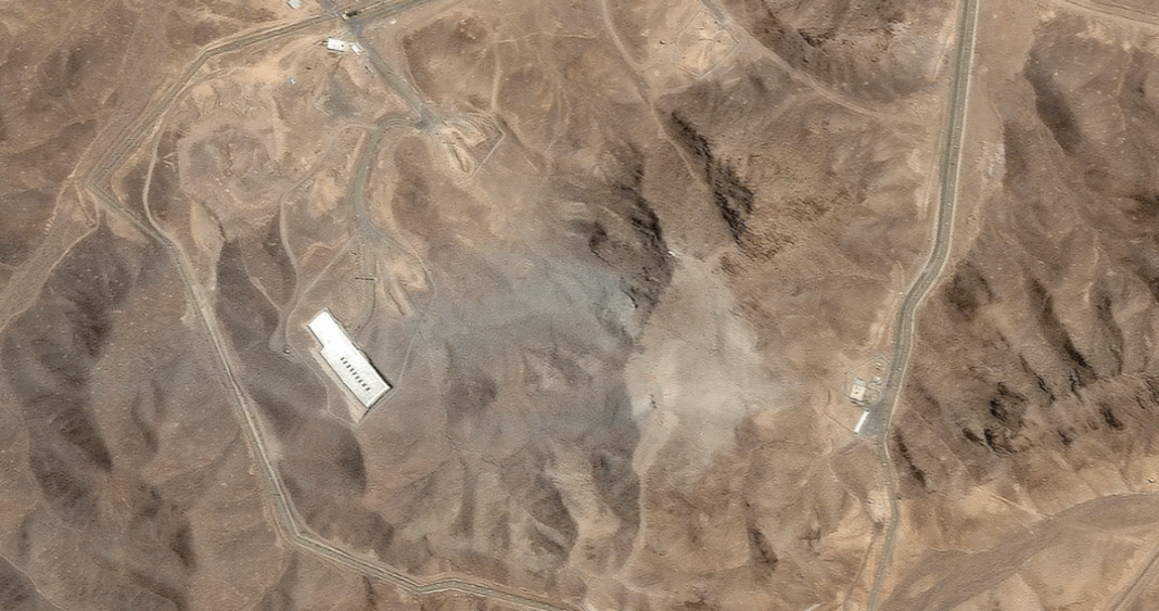 Devastación en las Instalaciones Nucleares de Irán: Imágenes Satelitales Revelan el Impacto del Ataque Estadounidense