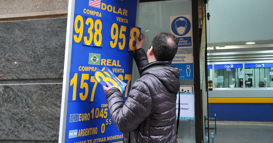 Dólar se desploma tras tensiones en Medio Oriente y comentarios de la Fed