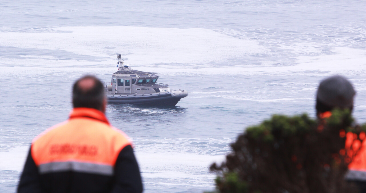 Dramático rescate en alta mar: Lancha con 2 tripulantes a la deriva en pleno sistema frontal