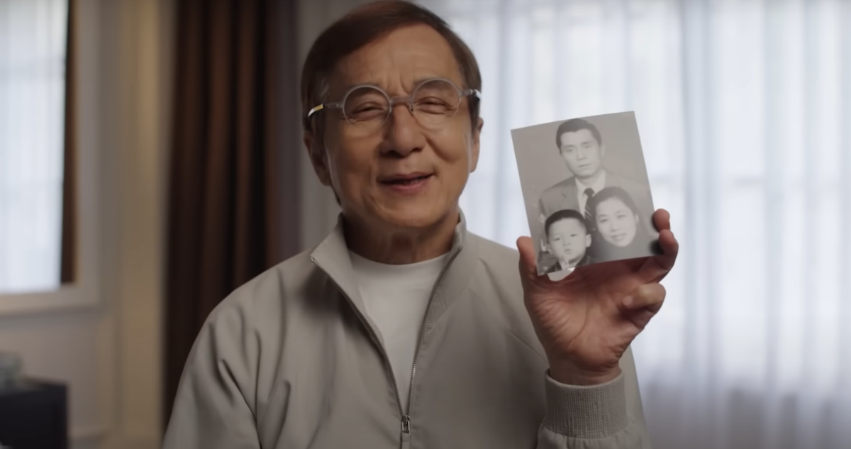 El Oscuro Pasado de los Padres de Jackie Chan: De Espía y Traficante a Enamorados