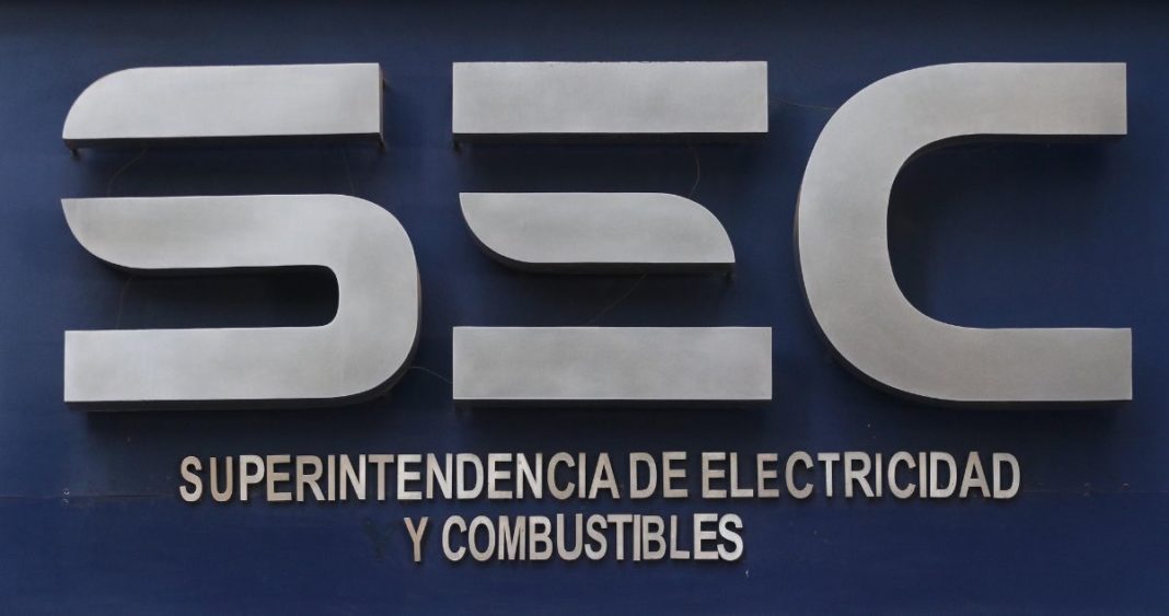 Empresas Eléctricas Enfrentan Sanciones por Prolongados Cortes de Luz en el Sur de Chile