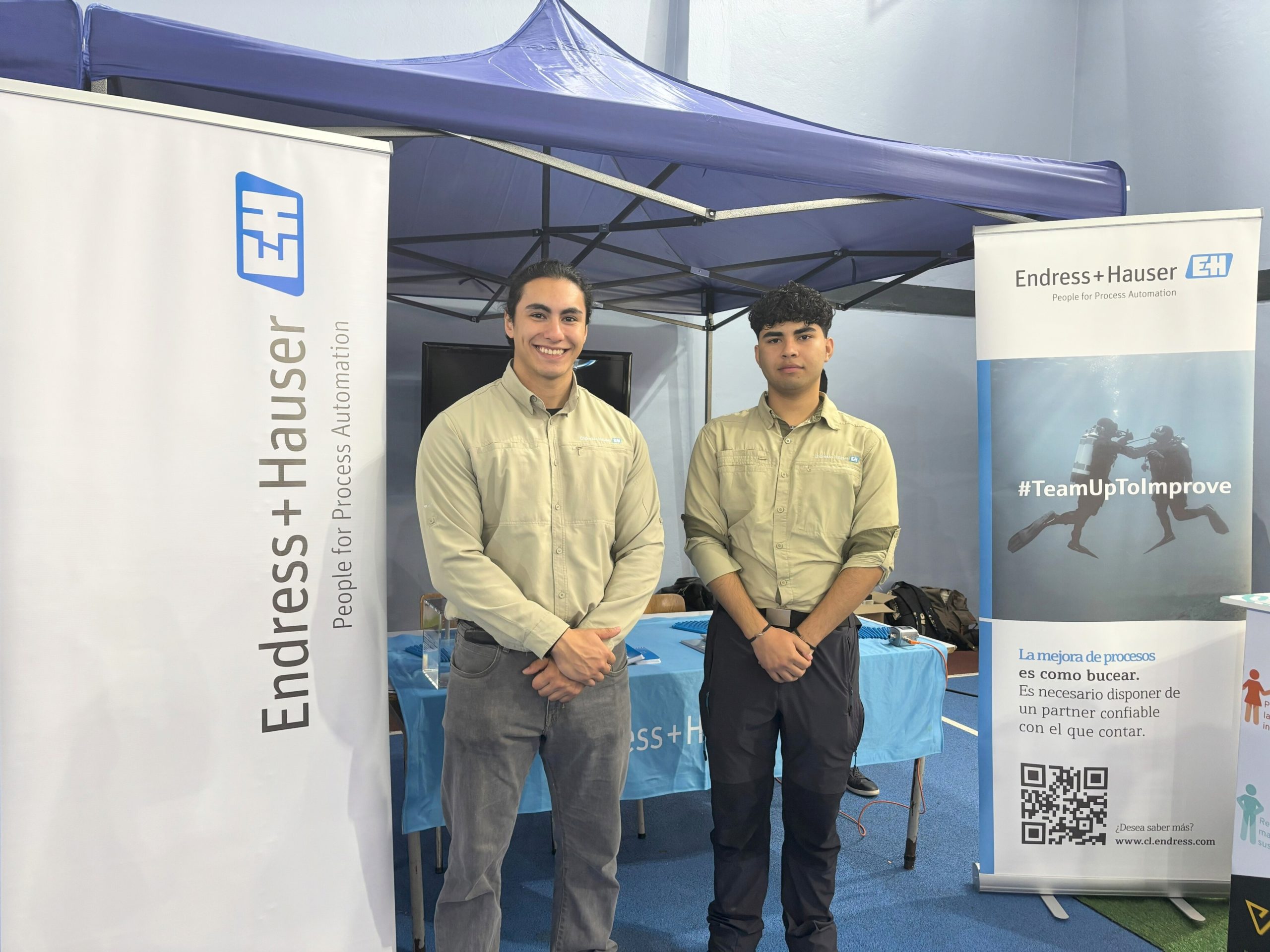 Endress+Hauser Impulsa la Educación Técnica: Alumnos Duales Brillan en Feria Tecnológica