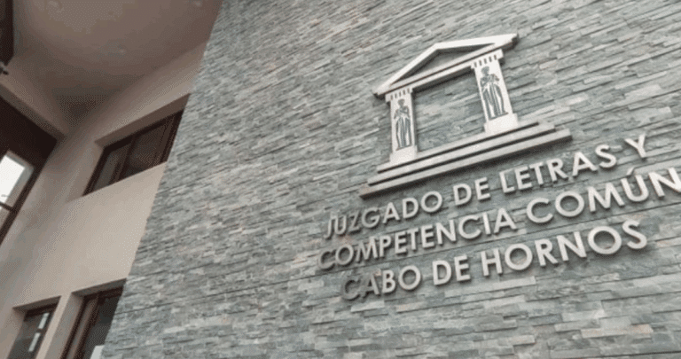 Estudiante de 16 Años Detenida por Microtráfico: Enfrentando Cargos y Arraigo Nacional