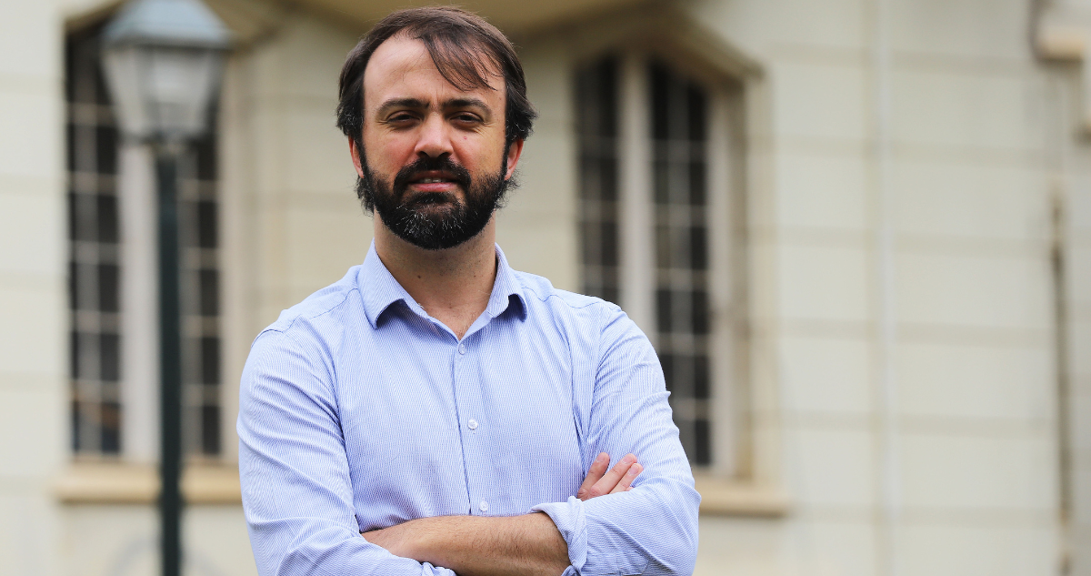 Experto advierte: Oficialismo no tiene fuerza para vencer a la derecha en elecciones