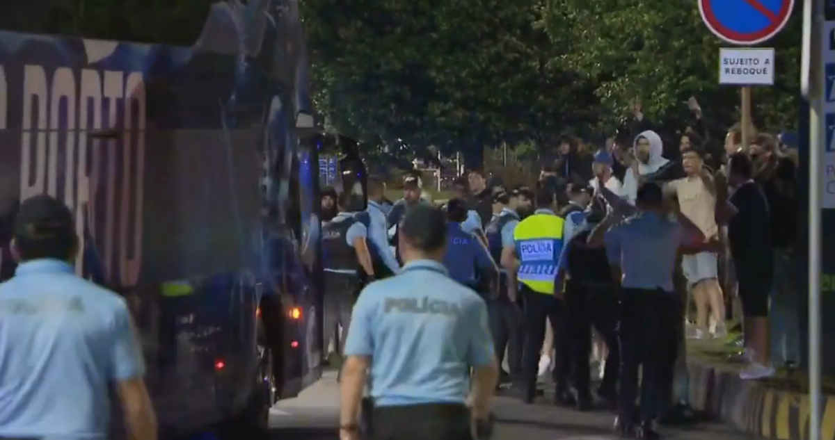 Hinchas Furiosos Reciben al FC Porto Tras Fracaso en Mundial de Clubes