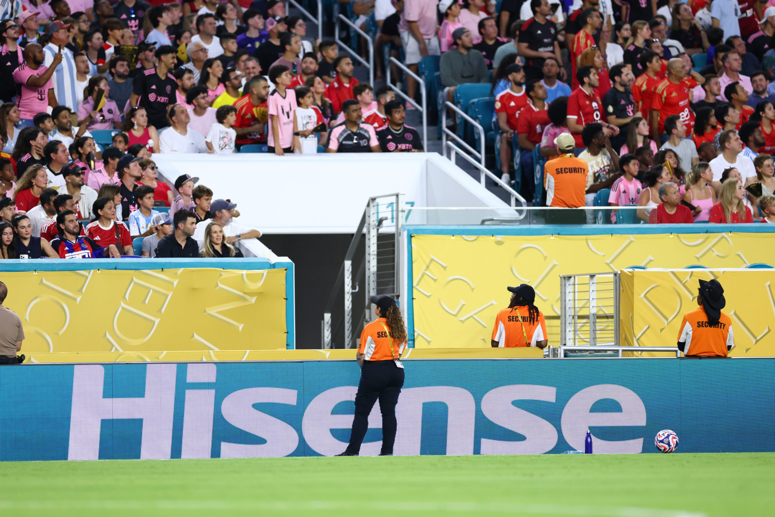 Hisense Lleva la Emoción del Fútbol a los Hogares con Tecnología Innovadora