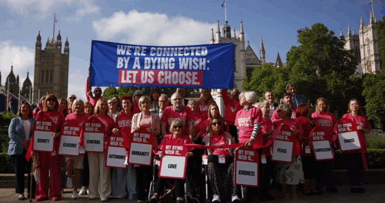 Histórica Votación en el Parlamento Británico: Diputados Aprueban Legalizar el Suicidio Asistido