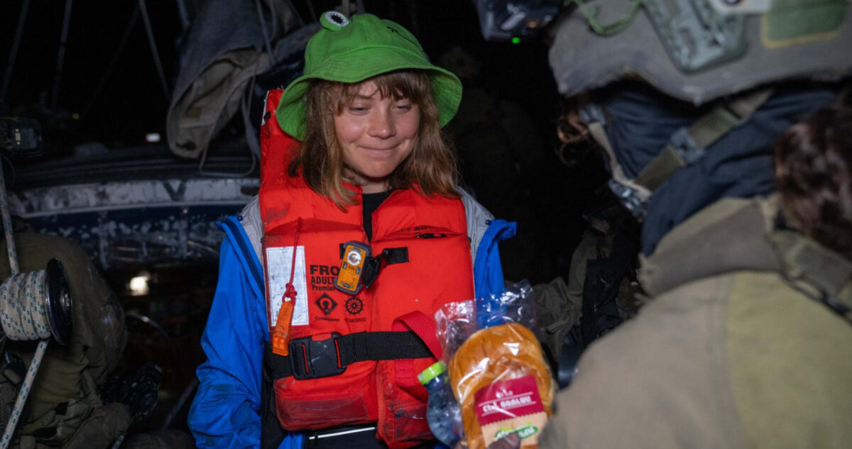 Interceptado el 'Yate Selfie' de la Flotilla de la Libertad: Activistas Deportados a sus Países