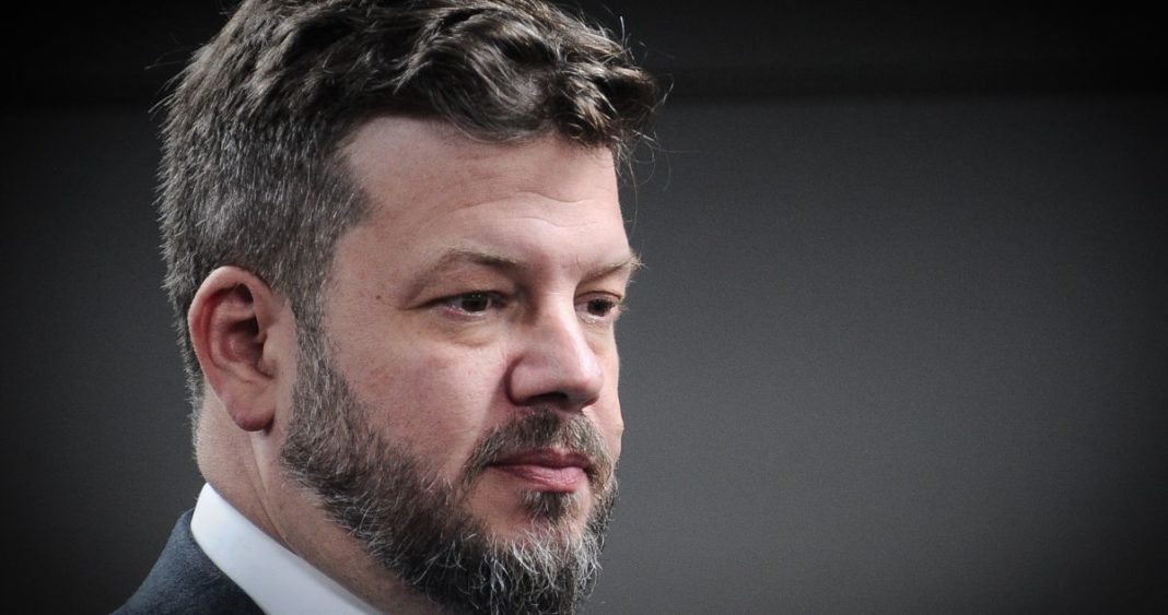 Kaiser Niega Rumores de Retirada de Candidatura Presidencial: